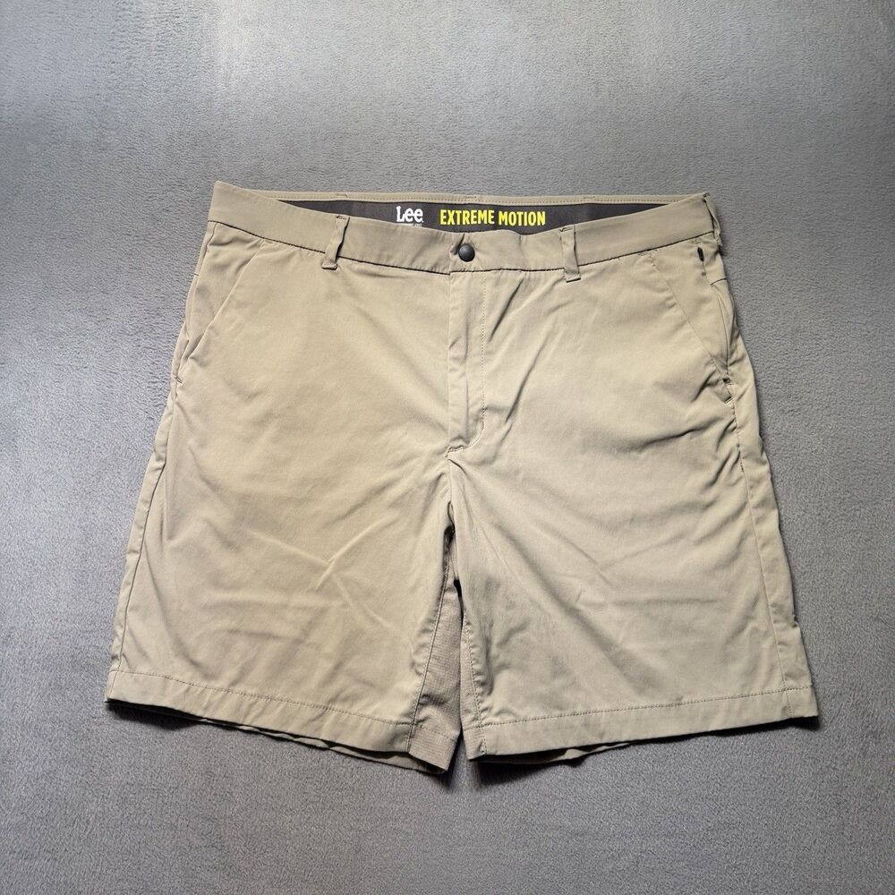 Lee Extreme Motion Performance Shorts Men’s 42 Khaki Chino Stretch Nylon Outdoor